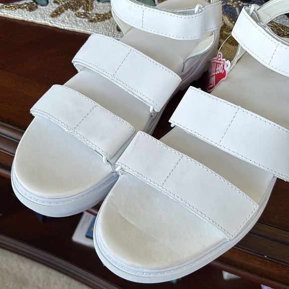 Brand New Vans Genuine Leather Colfax Sandals in True White Adjustable Straps - Picture 4 of 16
